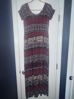 Soft Surroundings Burgundy Cream and Black Patterned Short-Sleeve Maxi Dress